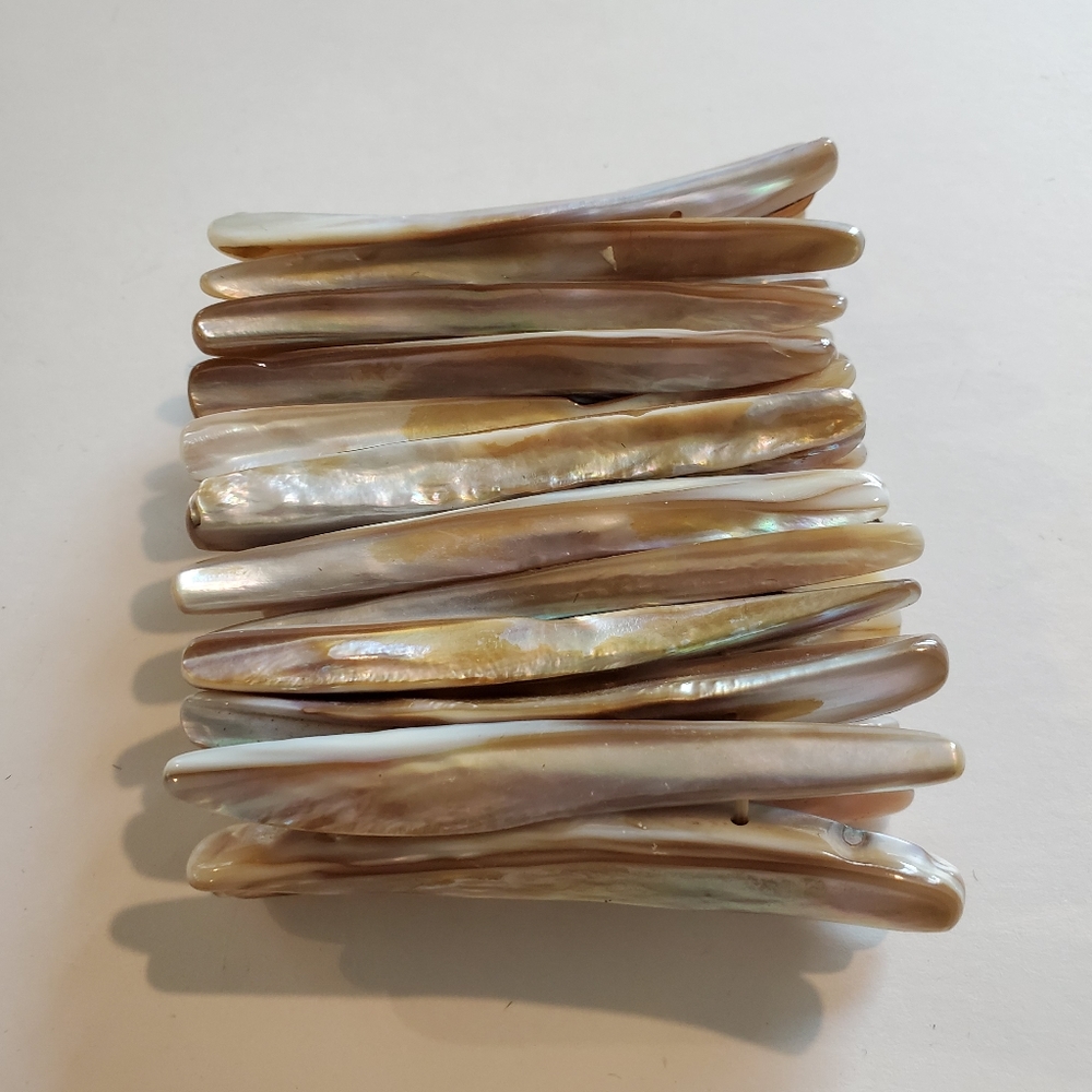 Iridescent stretch bracelet